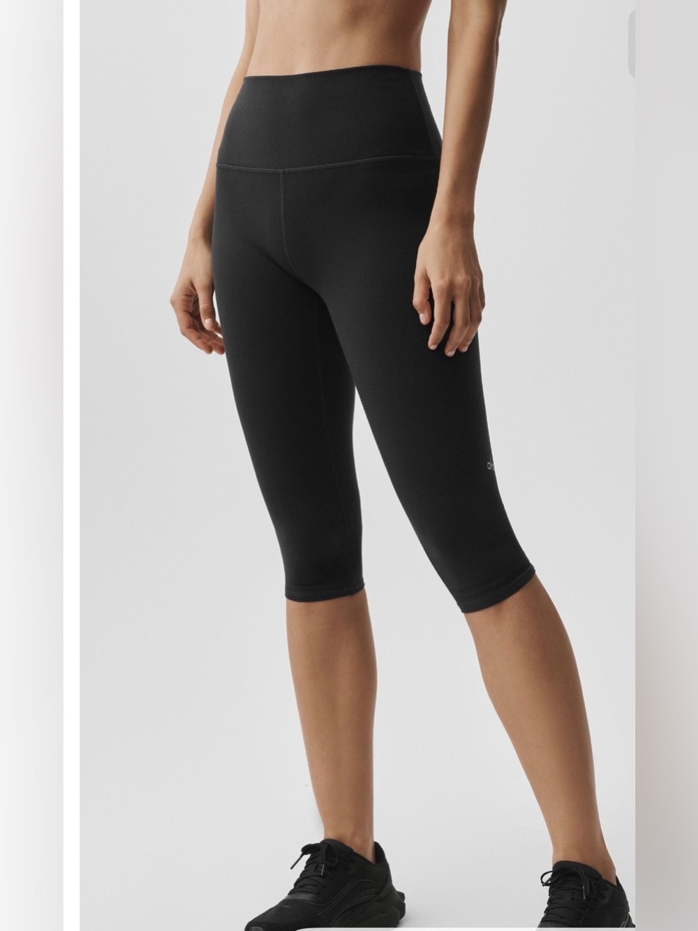Alo Yoga 16’ High waisted Airbrush Capri. Black. Size M. New with tags